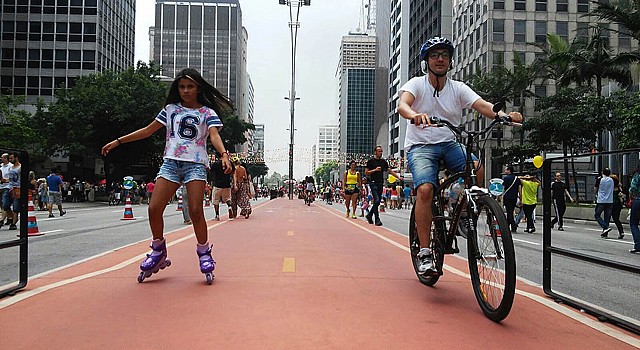 Até o último domingo, os carros podiam voltar a circular na avenida após as 18h. André Tambucci/Fotos Públicas